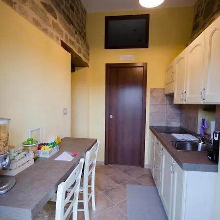 Paschiere By Keyhole Selection 카스텔메자노