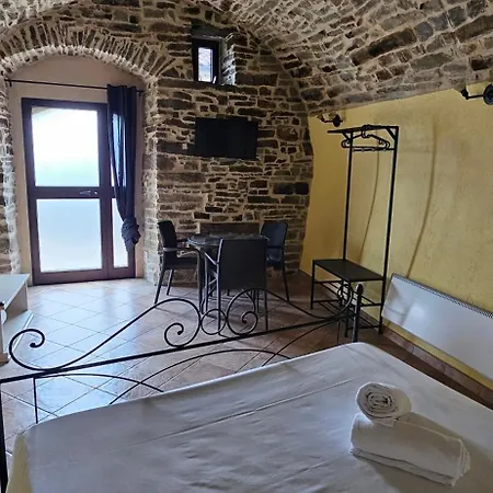 Paschiere By Keyhole Selection 카스텔메자노