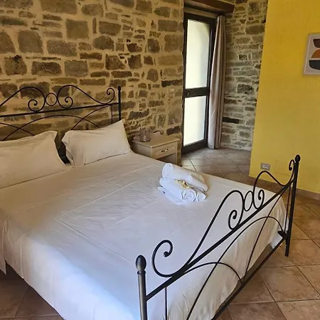 Paschiere By Keyhole Selection 카스텔메자노